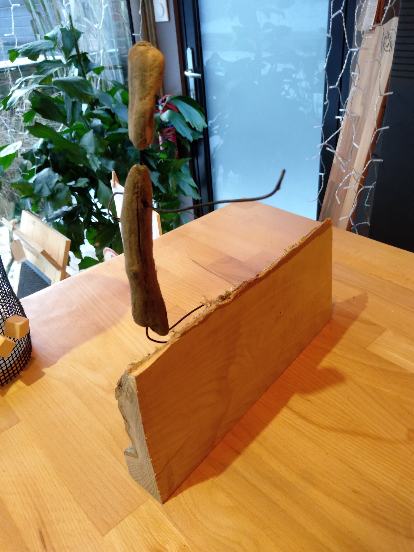 Sculpture surfeur bois et fil de fer recuit 30x35x4cm
