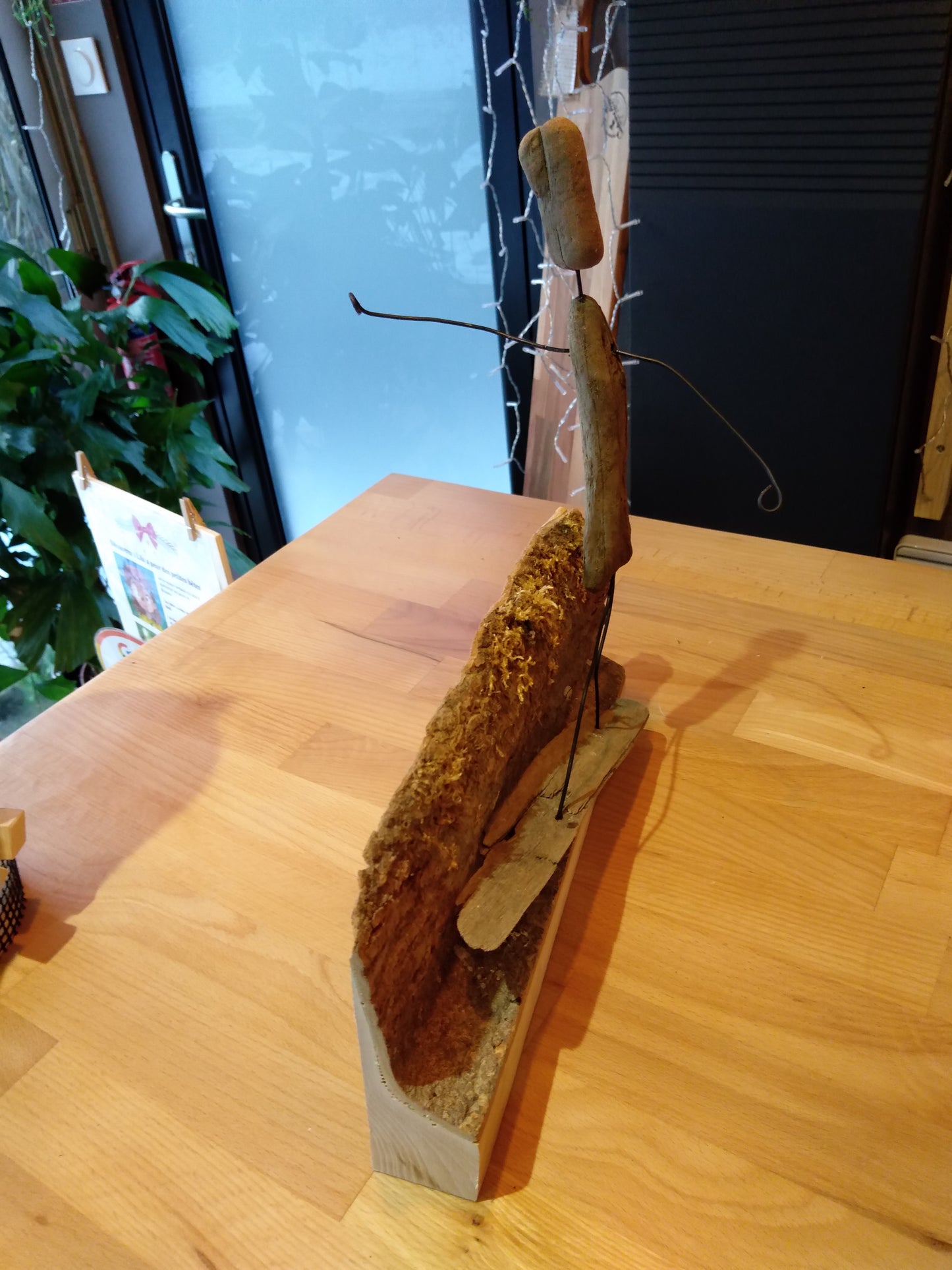 Sculpture surfeur bois et fil de fer recuit 30x35x4cm