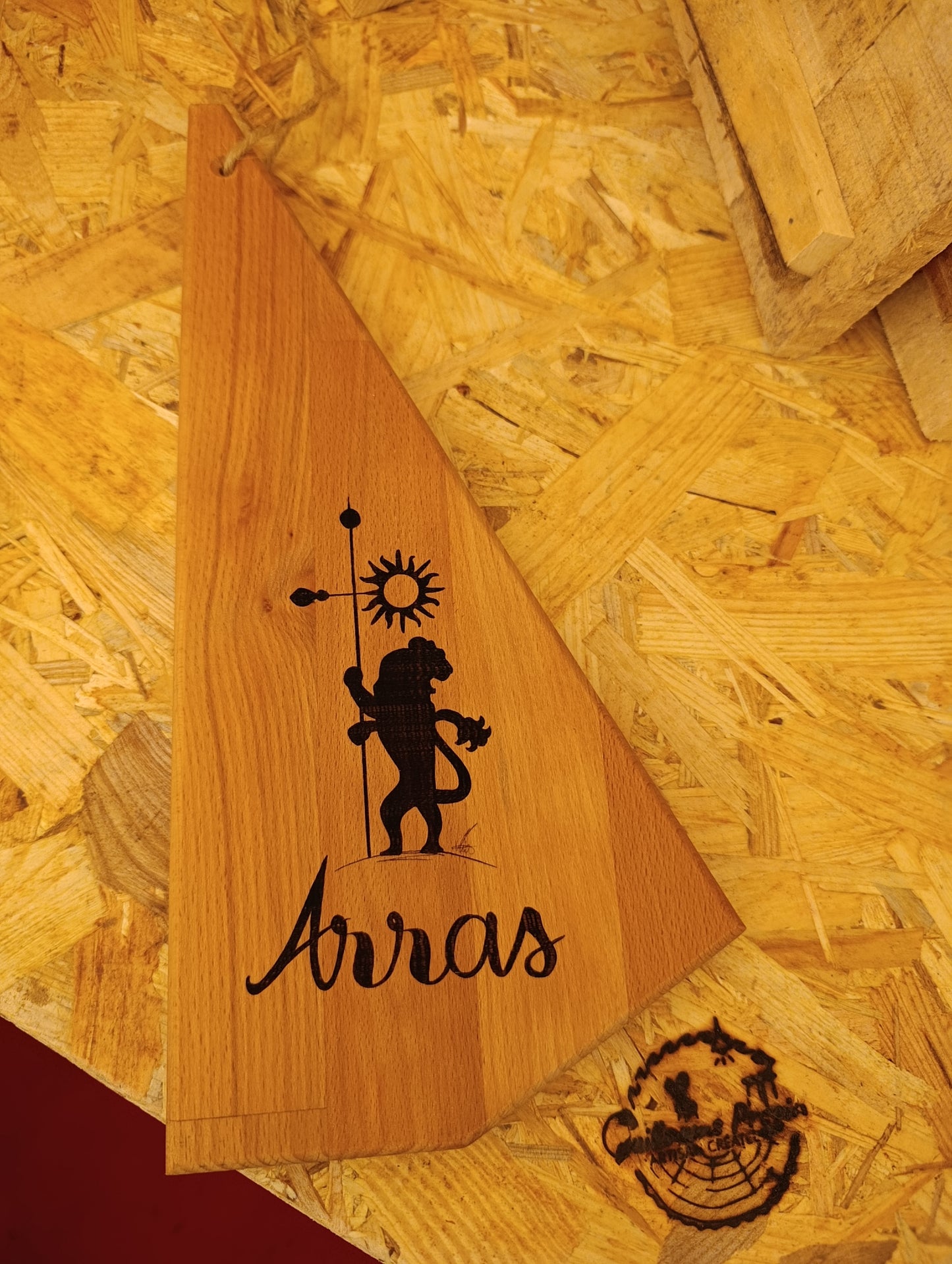 Planche triangle apéritive "Lion d'Arras"