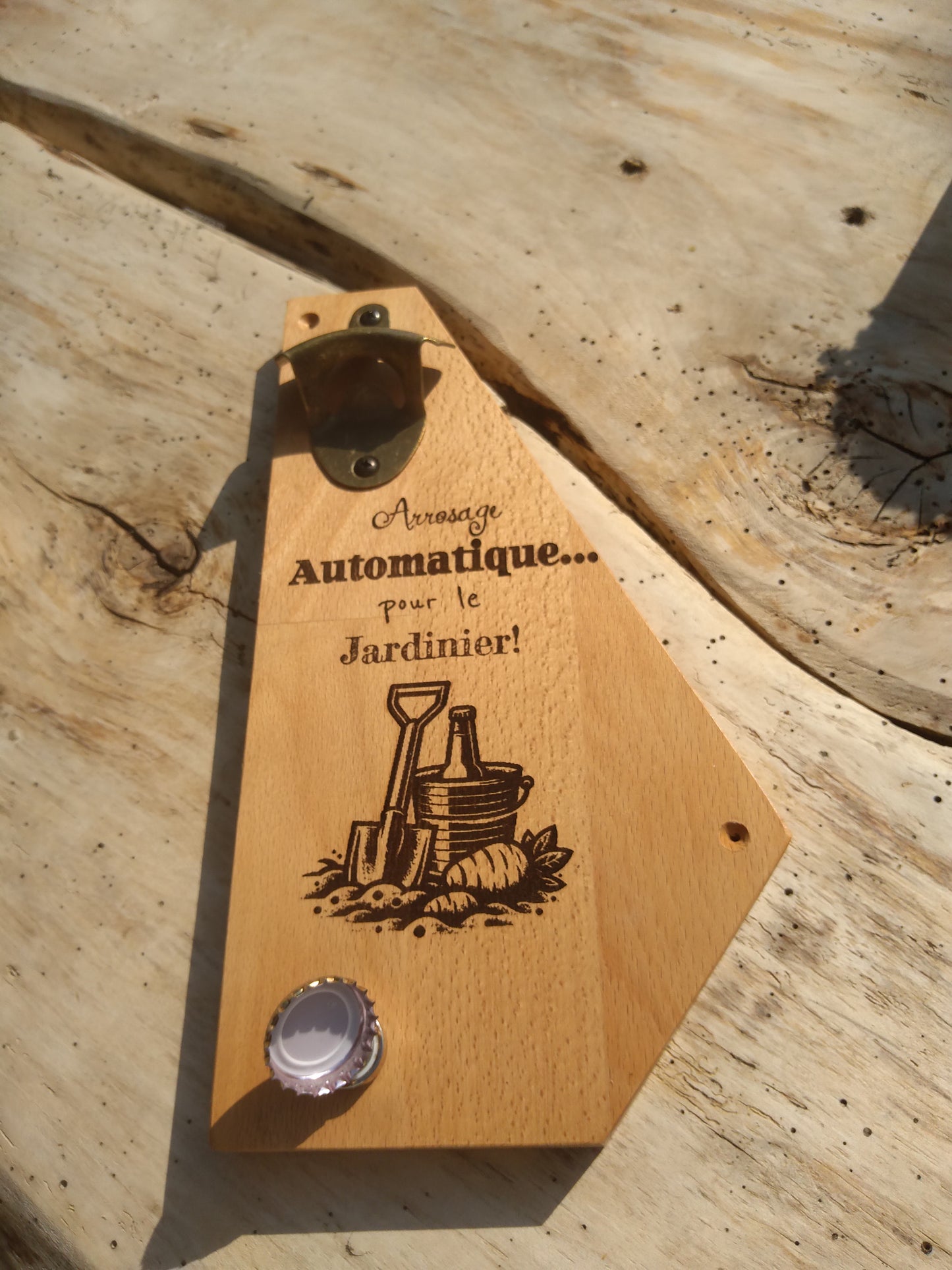 Décapsuleur murale "jardinier"
